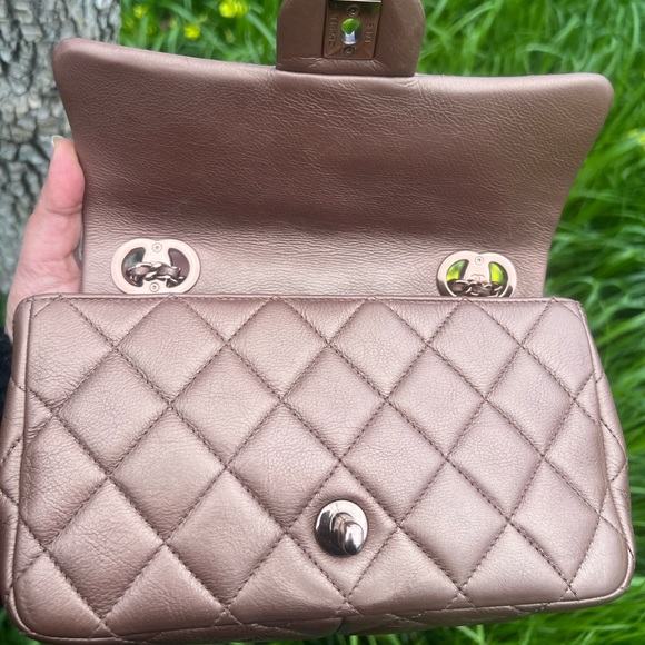 Rareš„Chanel iridescent Mini Rectangular Bronze/Copper Flap Bag - Picture 11 of 16